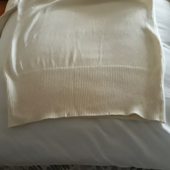 Sweater - Picture 5 of 5